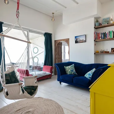 Beautiful Beachfront Apartment *