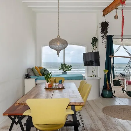 Beautiful Beachfront Apartamento *